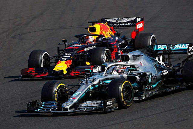 梅赛德斯完胜红牛二队，塞恩斯带队取胜