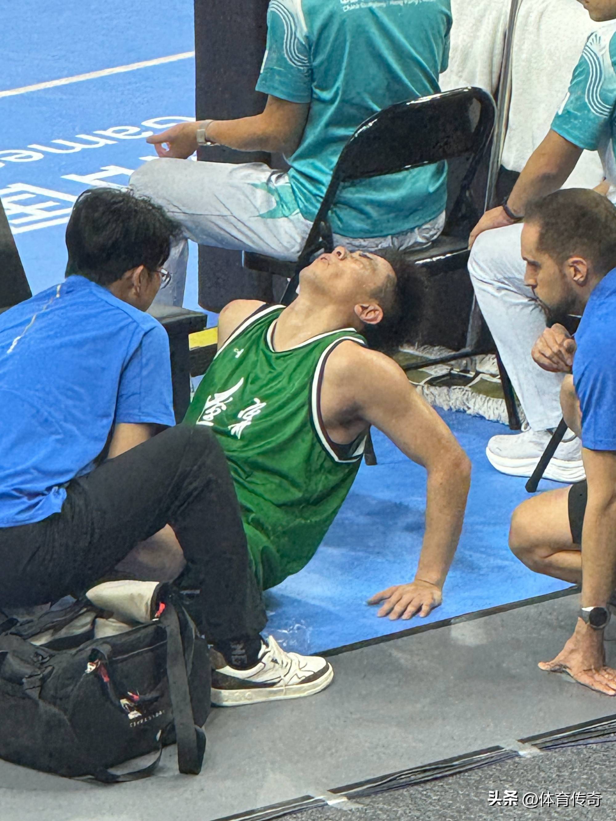 四川队碾压上海队，王哲林点燃赛场