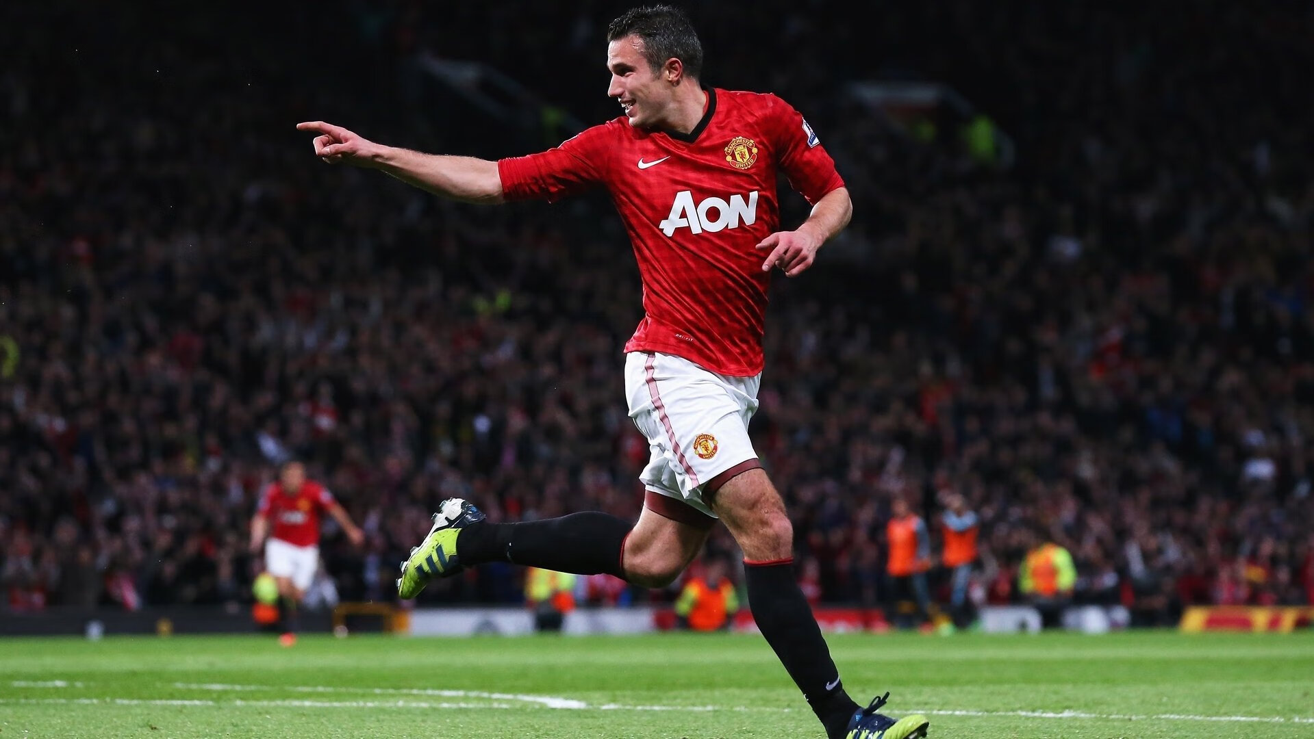 引擎轰鸣中的绿茵指挥官，若日尼奥在F1年度争冠之夜的完美诠释