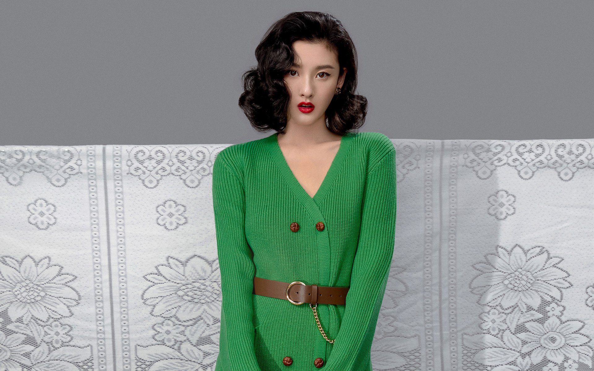 日冕铸就的枷锁下，纽约新生恒星燃烧天际