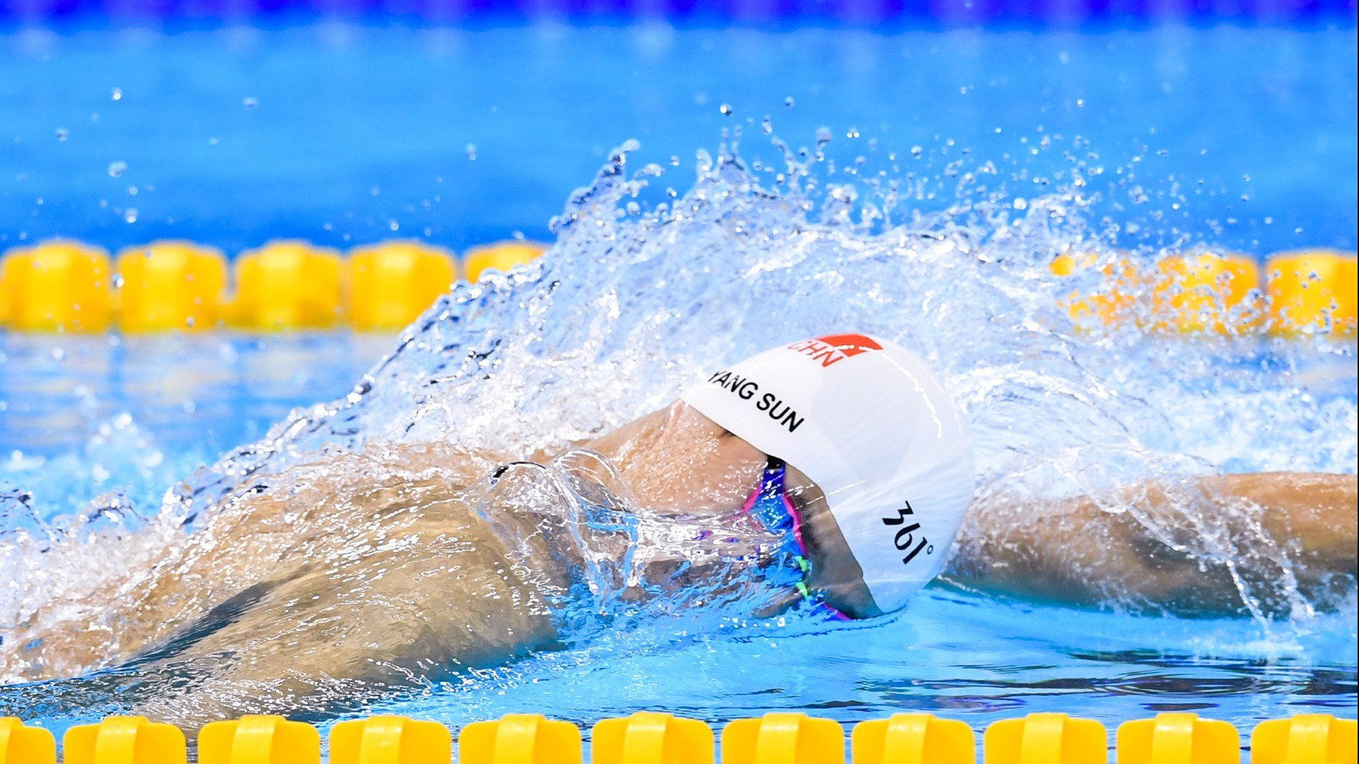 绿茵场外的转会，当美国带走伊朗，哈兰德如何成为关键先生？